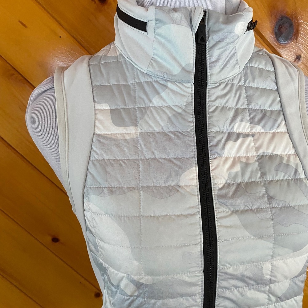 The North Face Thermoball XS Grey Camo Insulated Hybrid Vest Stowable Hood Gray